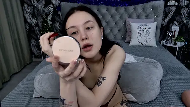 CarolineTenders online show from December 2025 01:17:01 AM