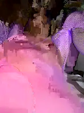 Lilbeezie81 online show from February 2026 04:32:01 AM