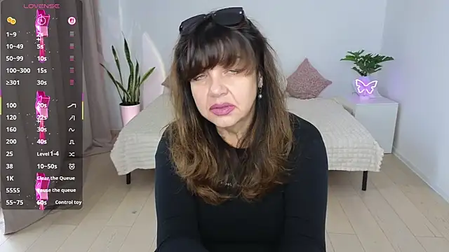 Snapshot of Nika_Light chatting on November 2025 11:21:01 AM Nika Light online show from November 2025 11:21:01 AM