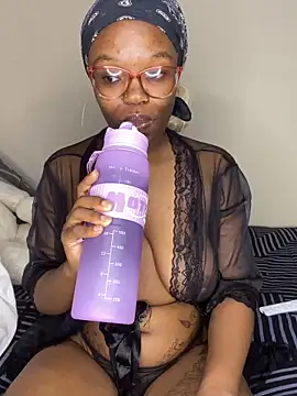 YummyMelanin117 online show from February 2026 10:40:02 PM