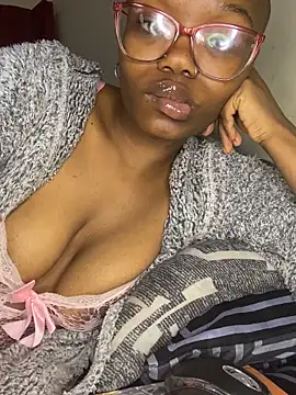 Snapshot of YummyMelanin117 chatting on October 2025 03:05:01 AM YummyMelanin117 online show from October 2025 03:05:01 AM