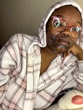 YummyMelanin117 online show from December 2025 04:01:01 AM