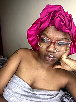 Snapshot of YummyMelanin117 chatting on November 2025 08:30:01 PM YummyMelanin117 online show from November 2025 08:30:01 PM