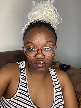 YummyMelanin117 online show from April 2026 01:27:01 PM