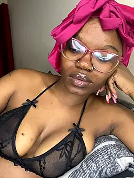 Snapshot of YummyMelanin117 chatting on November 2025 09:48:01 PM YummyMelanin117 online show from November 2025 09:48:01 PM