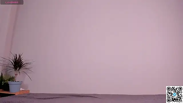 emmelieflorence online show from December 2025 06:46:01 PM