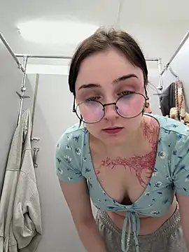 Snapshot of bambi_lu chatting on April 2026 04:08:01 AM bambi lu online show from April 2026 04:08:01 AM