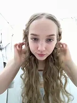 Snapshot of bambi_lu chatting on May 2026 04:44:01 PM bambi lu online show from May 2026 04:44:01 PM