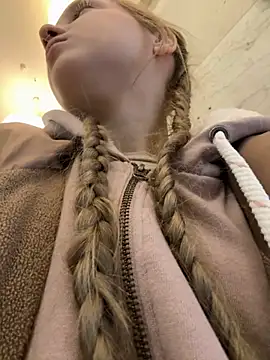 Snapshot of bambi_lu chatting on November 2025 06:11:02 PM bambi lu online show from November 2025 06:11:02 PM