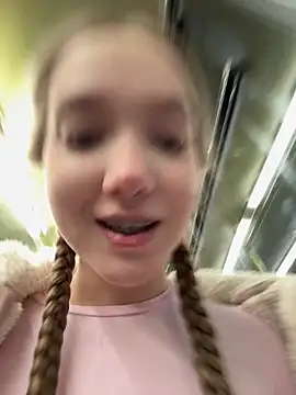 Snapshot of bambi_lu chatting on November 2025 06:08:01 PM bambi lu online show from November 2025 06:08:01 PM