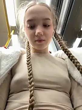 Snapshot of bambi_lu chatting on October 2025 04:36:01 PM bambi lu online show from October 2025 04:36:01 PM