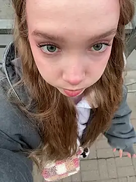 bambi lu online show from April 2026 04:45:01 PM