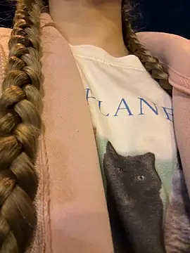 Snapshot of bambi_lu chatting on October 2025 04:19:02 PM bambi lu online show from October 2025 04:19:02 PM