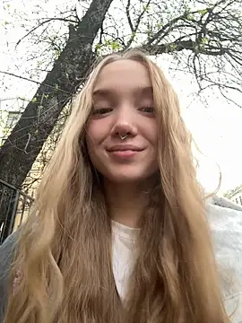 Snapshot of bambi_lu chatting on May 2026 03:32:02 PM bambi lu online show from May 2026 03:32:02 PM