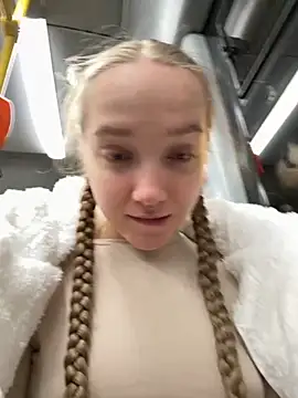 Snapshot of bambi_lu chatting on October 2025 05:02:02 PM bambi lu online show from October 2025 05:02:02 PM