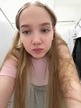 Snapshot of bambi_lu chatting on May 2026 05:43:02 PM bambi lu online show from May 2026 05:43:02 PM
