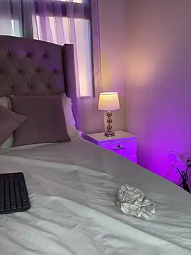 zaraquiinn online show from October 2025 02:06:02 PM