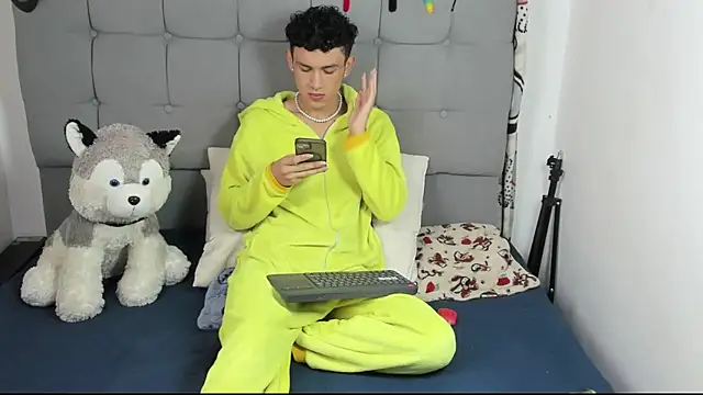 Snapshot of jeims_hotboy chatting on October 2025 08:05:01 AM jeims hotboy online show from October 2025 08:05:01 AM