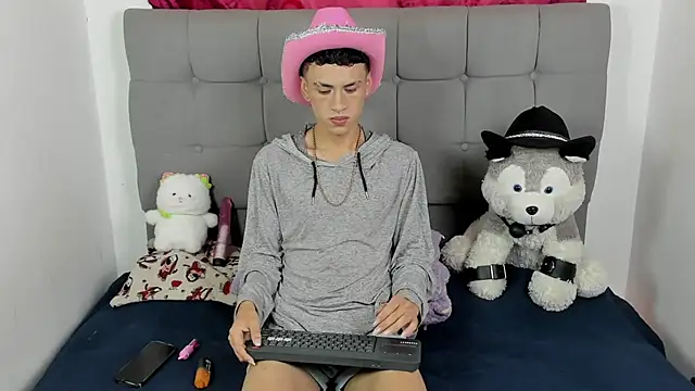 Snapshot of jeims_hotboy chatting on July 2026 12:32:02 PM jeims hotboy online show from July 2026 12:32:02 PM