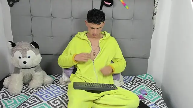 Snapshot of jeims_hotboy chatting on December 2025 01:43:02 AM jeims hotboy online show from December 2025 01:43:02 AM