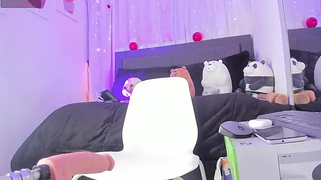 ariana cruz online show from November 2025 08:35:01 PM