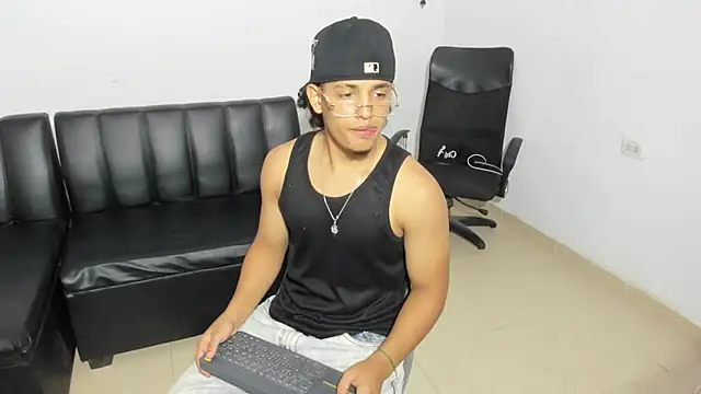 samxx muscle online show from May 2026 05:00:02 PM