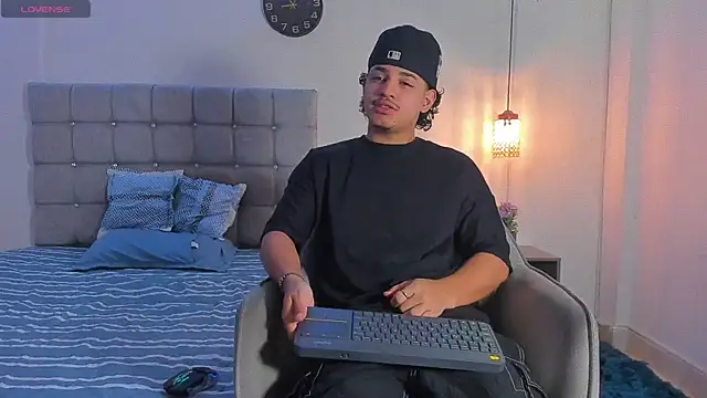 samxx muscle online show from December 2025 01:57:02 PM