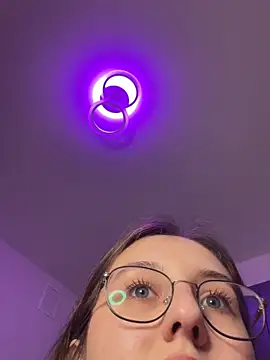 Vviikkssiikk online show from October 2025 05:23:01 PM