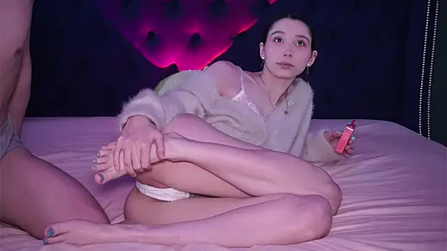 NanamiLovesTomoe online show from December 2025 07:14:02 AM