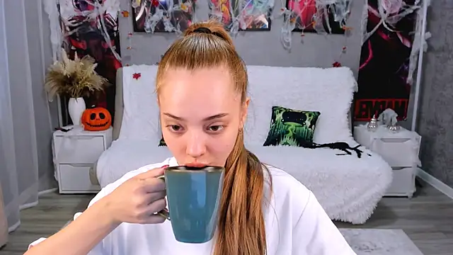 MelanieAlves online show from November 2025 06:06:02 AM