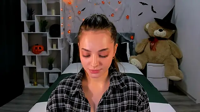 MelanieAlves online show from October 2025 03:57:01 PM