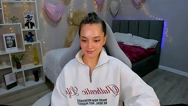 MelanieAlves online show from March 2026 02:36:01 PM