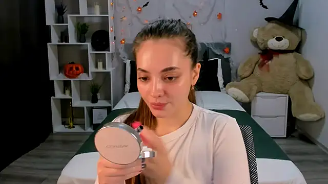 MelanieAlves online show from October 2025 12:35:02 PM