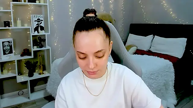 MelanieAlves online show from February 2026 12:13:02 PM