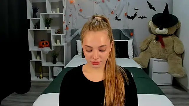 MelanieAlves online show from November 2025 06:11:01 PM