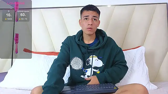 Hotboy21  online show from October 2025 03:54:02 AM
