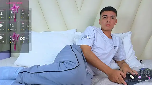 Hotboy21  online show from November 2025 03:44:01 AM