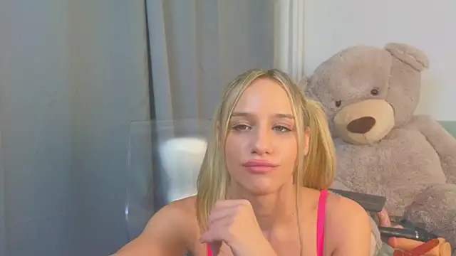 Snapshot of MellisaKim chatting on December 2025 09:15:01 PM MellisaKim online show from December 2025 09:15:01 PM