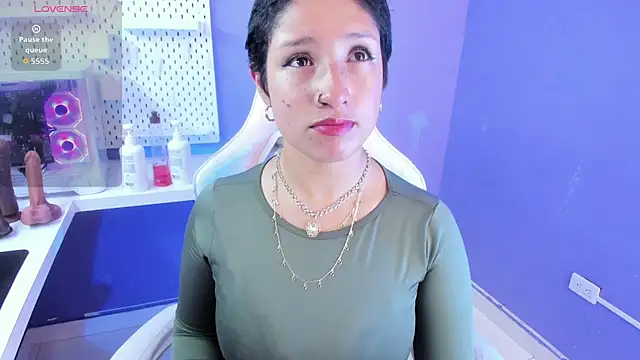 Elaine87  online show from November 2025 04:18:02 PM