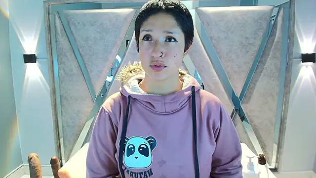 Elaine87  online show from November 2025 07:25:01 PM