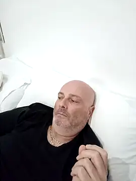 Alexis Bull online show from October 2025 03:57:02 PM