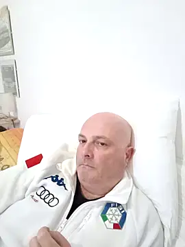 Alexis Bull online show from February 2026 04:18:02 PM