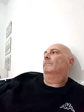 Alexis Bull online show from October 2025 04:50:01 PM