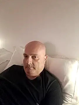 Alexis Bull online show from October 2025 09:59:02 PM