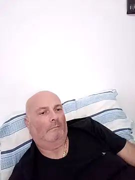 Alexis Bull online show from October 2025 01:47:02 PM