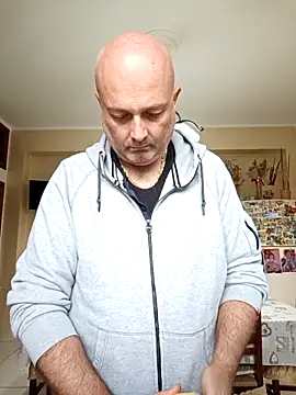 Alexis Bull online show from October 2025 10:12:02 AM