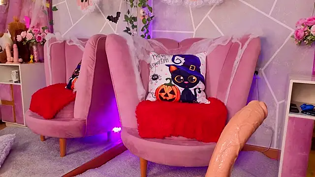 Snapshot of MilleyJones chatting on October 2025 07:10:02 AM MilleyJones online show from October 2025 07:10:02 AM