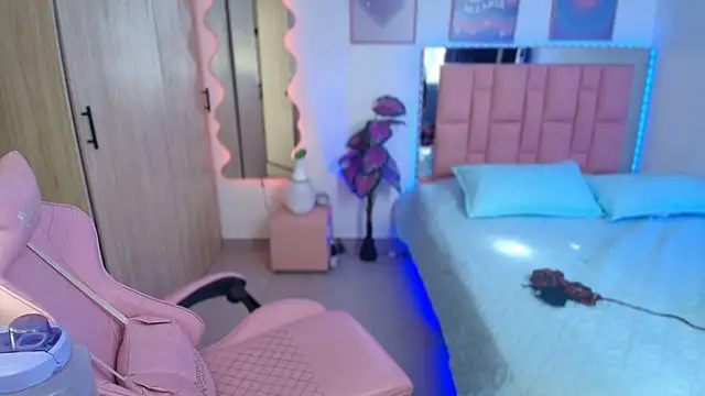 lunesweet online show from September 2025 01:39:02 PM