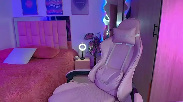 lunesweet online show from October 2025 02:12:02 AM