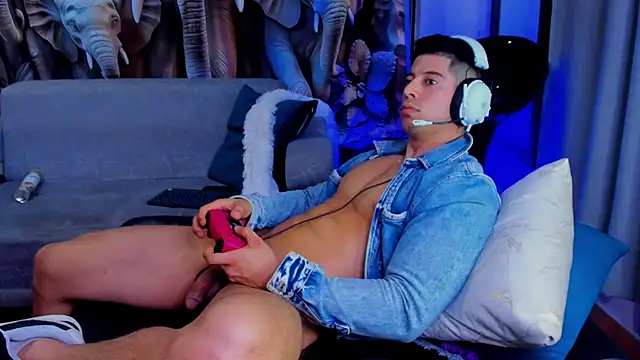 Snapshot of Lukas_Green chatting on November 2025 08:40:01 AM Lukas Green online show from November 2025 08:40:01 AM